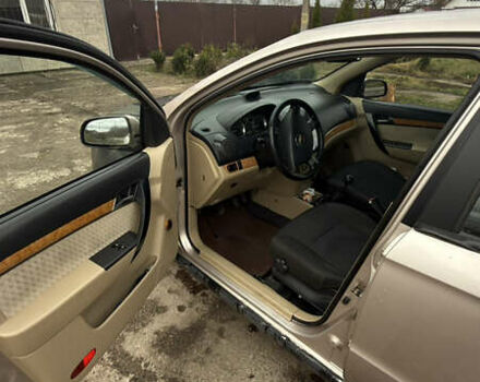 Бежевий Шевроле Авео, об'ємом двигуна 1.6 л та пробігом 205 тис. км за 2500 $, фото 2 на Automoto.ua