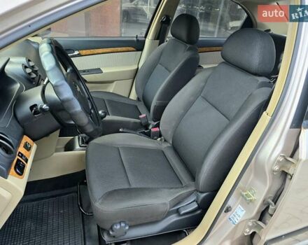 Бежевый Шевроле Авео, объемом двигателя 1.6 л и пробегом 170 тыс. км за 3300 $, фото 15 на Automoto.ua