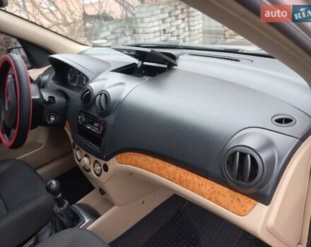 Бежевый Шевроле Авео, объемом двигателя 1.6 л и пробегом 180 тыс. км за 4600 $, фото 8 на Automoto.ua