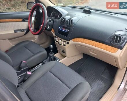 Бежевый Шевроле Авео, объемом двигателя 1.6 л и пробегом 180 тыс. км за 4500 $, фото 9 на Automoto.ua