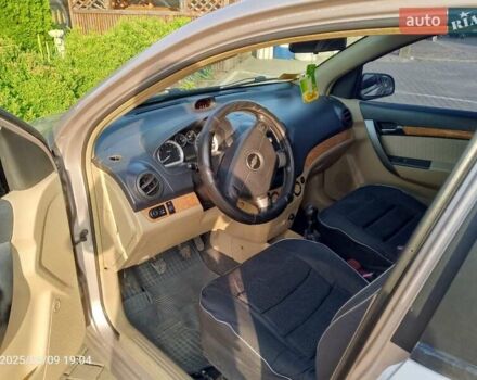 Бежевый Шевроле Авео, объемом двигателя 1.6 л и пробегом 165 тыс. км за 3650 $, фото 4 на Automoto.ua