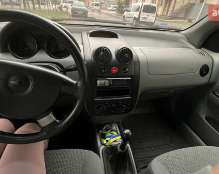 Черный Шевроле Авео, объемом двигателя 1.4 л и пробегом 202 тыс. км за 3600 $, фото 16 на Automoto.ua