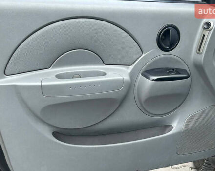 Чорний Шевроле Авео, об'ємом двигуна 1.5 л та пробігом 142 тис. км за 4000 $, фото 6 на Automoto.ua