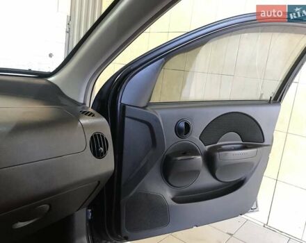 Черный Шевроле Авео, объемом двигателя 1.5 л и пробегом 200 тыс. км за 2600 $, фото 5 на Automoto.ua