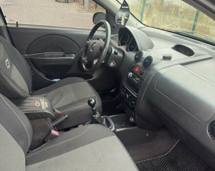 Чорний Шевроле Авео, об'ємом двигуна 1.5 л та пробігом 430 тис. км за 2600 $, фото 10 на Automoto.ua