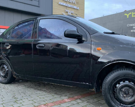 Черный Шевроле Авео, объемом двигателя 1.6 л и пробегом 300 тыс. км за 1499 $, фото 2 на Automoto.ua