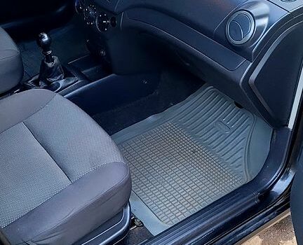 Черный Шевроле Авео, объемом двигателя 1.5 л и пробегом 290 тыс. км за 3300 $, фото 2 на Automoto.ua