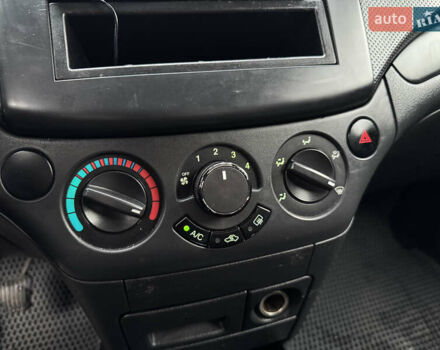 Черный Шевроле Авео, объемом двигателя 1.5 л и пробегом 183 тыс. км за 2900 $, фото 26 на Automoto.ua