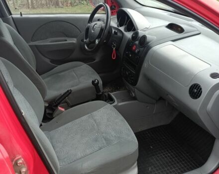 Красный Шевроле Авео, объемом двигателя 1.2 л и пробегом 305 тыс. км за 1600 $, фото 2 на Automoto.ua