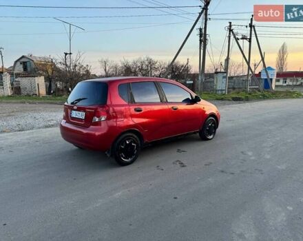 Красный Шевроле Авео, объемом двигателя 1.5 л и пробегом 306 тыс. км за 2000 $, фото 3 на Automoto.ua