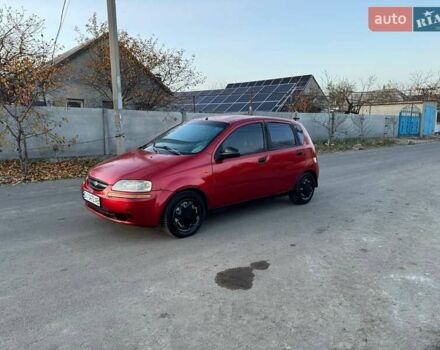 Красный Шевроле Авео, объемом двигателя 1.5 л и пробегом 306 тыс. км за 2000 $, фото 1 на Automoto.ua