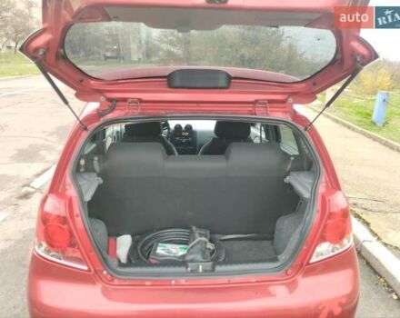Красный Шевроле Авео, объемом двигателя 1.5 л и пробегом 275 тыс. км за 3700 $, фото 5 на Automoto.ua