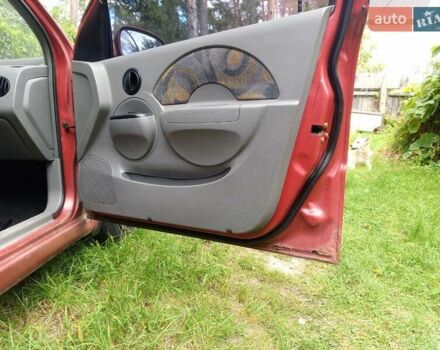 Червоний Шевроле Авео, об'ємом двигуна 1.5 л та пробігом 210 тис. км за 2200 $, фото 3 на Automoto.ua
