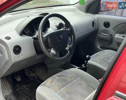 Красный Шевроле Авео, объемом двигателя 1.5 л и пробегом 190 тыс. км за 2450 $, фото 8 на Automoto.ua