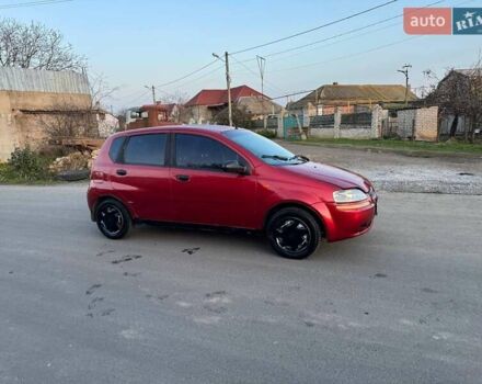 Красный Шевроле Авео, объемом двигателя 1.5 л и пробегом 306 тыс. км за 2000 $, фото 4 на Automoto.ua