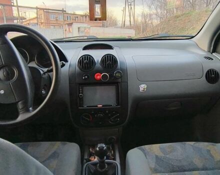 Красный Шевроле Авео, объемом двигателя 1.5 л и пробегом 281 тыс. км за 2900 $, фото 7 на Automoto.ua