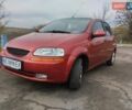 Красный Шевроле Авео, объемом двигателя 1.5 л и пробегом 275 тыс. км за 3700 $, фото 1 на Automoto.ua
