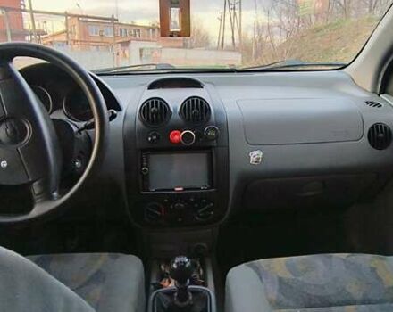 Красный Шевроле Авео, объемом двигателя 1.5 л и пробегом 281 тыс. км за 2900 $, фото 3 на Automoto.ua