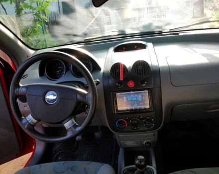 Красный Шевроле Авео, объемом двигателя 1.5 л и пробегом 210 тыс. км за 2300 $, фото 4 на Automoto.ua