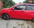 Красный Шевроле Авео, объемом двигателя 1.5 л и пробегом 135 тыс. км за 3650 $, фото 1 на Automoto.ua