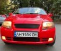 Красный Шевроле Авео, объемом двигателя 1.5 л и пробегом 160 тыс. км за 2800 $, фото 1 на Automoto.ua
