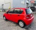 Красный Шевроле Авео, объемом двигателя 1.5 л и пробегом 300 тыс. км за 2700 $, фото 3 на Automoto.ua
