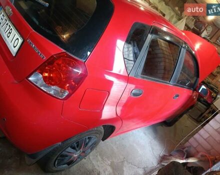 Красный Шевроле Авео, объемом двигателя 1.5 л и пробегом 135 тыс. км за 3650 $, фото 1 на Automoto.ua