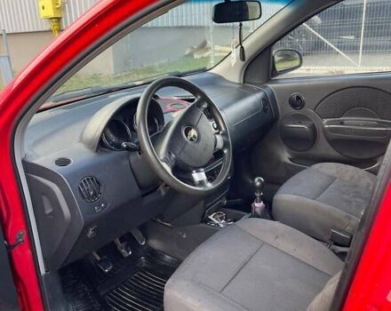 Красный Шевроле Авео, объемом двигателя 1.5 л и пробегом 300 тыс. км за 2650 $, фото 7 на Automoto.ua