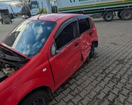 Красный Шевроле Авео, объемом двигателя 1.5 л и пробегом 150 тыс. км за 1300 $, фото 2 на Automoto.ua