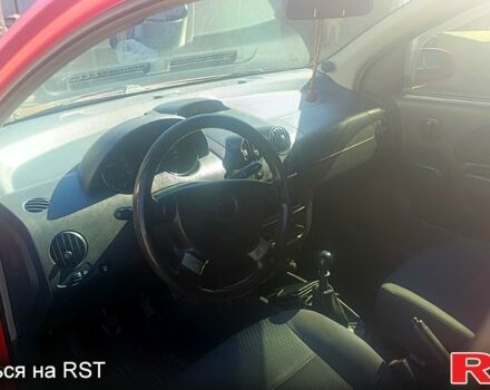 Красный Шевроле Авео, объемом двигателя 1.5 л и пробегом 350 тыс. км за 1200 $, фото 7 на Automoto.ua