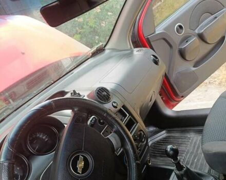 Красный Шевроле Авео, объемом двигателя 1.5 л и пробегом 135 тыс. км за 3650 $, фото 4 на Automoto.ua