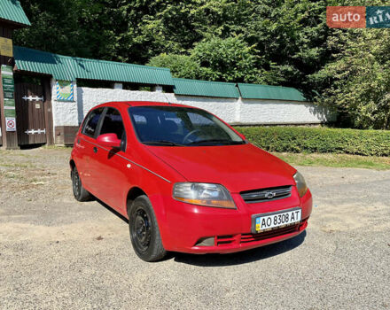 Красный Шевроле Авео, объемом двигателя 1.5 л и пробегом 224 тыс. км за 2250 $, фото 1 на Automoto.ua