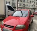 Красный Шевроле Авео, объемом двигателя 1.5 л и пробегом 190 тыс. км за 2900 $, фото 2 на Automoto.ua