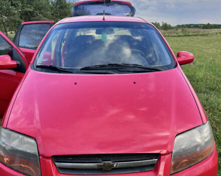 Красный Шевроле Авео, объемом двигателя 1.5 л и пробегом 183 тыс. км за 2800 $, фото 1 на Automoto.ua