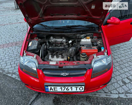Красный Шевроле Авео, объемом двигателя 1.5 л и пробегом 125 тыс. км за 4000 $, фото 24 на Automoto.ua