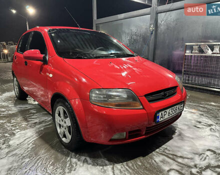 Красный Шевроле Авео, объемом двигателя 1.5 л и пробегом 304 тыс. км за 2500 $, фото 2 на Automoto.ua