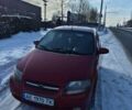 Красный Шевроле Авео, объемом двигателя 1.5 л и пробегом 148 тыс. км за 3750 $, фото 1 на Automoto.ua