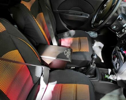 Красный Шевроле Авео, объемом двигателя 1.5 л и пробегом 142 тыс. км за 4200 $, фото 4 на Automoto.ua