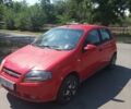 Красный Шевроле Авео, объемом двигателя 1.5 л и пробегом 127 тыс. км за 3777 $, фото 1 на Automoto.ua