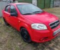 Красный Шевроле Авео, объемом двигателя 1.5 л и пробегом 350 тыс. км за 2500 $, фото 1 на Automoto.ua
