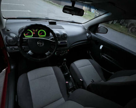 Красный Шевроле Авео, объемом двигателя 1.5 л и пробегом 143 тыс. км за 3800 $, фото 15 на Automoto.ua