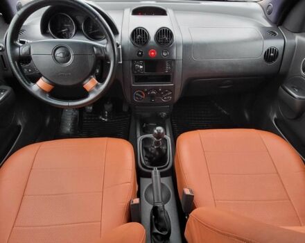 Красный Шевроле Авео, объемом двигателя 1.5 л и пробегом 220 тыс. км за 3650 $, фото 10 на Automoto.ua