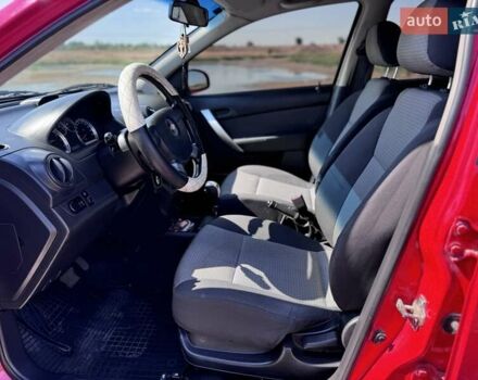 Красный Шевроле Авео, объемом двигателя 1.5 л и пробегом 127 тыс. км за 5700 $, фото 9 на Automoto.ua