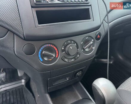 Красный Шевроле Авео, объемом двигателя 1.5 л и пробегом 173 тыс. км за 5200 $, фото 24 на Automoto.ua