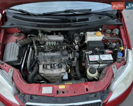Красный Шевроле Авео, объемом двигателя 1.5 л и пробегом 143 тыс. км за 3800 $, фото 18 на Automoto.ua
