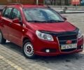 Красный Шевроле Авео, объемом двигателя 1.5 л и пробегом 200 тыс. км за 4600 $, фото 1 на Automoto.ua