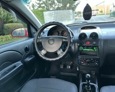 Красный Шевроле Авео, объемом двигателя 1.5 л и пробегом 191 тыс. км за 3500 $, фото 20 на Automoto.ua