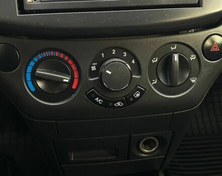 Красный Шевроле Авео, объемом двигателя 1.2 л и пробегом 240 тыс. км за 3999 $, фото 11 на Automoto.ua