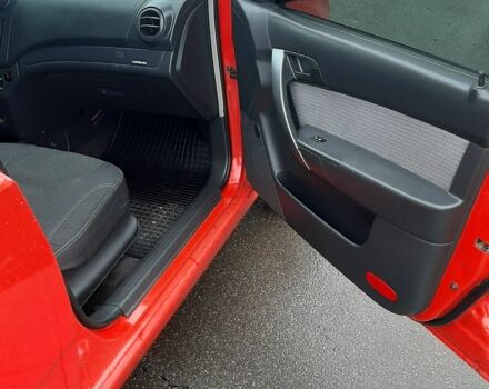 Красный Шевроле Авео, объемом двигателя 1.2 л и пробегом 240 тыс. км за 3800 $, фото 7 на Automoto.ua