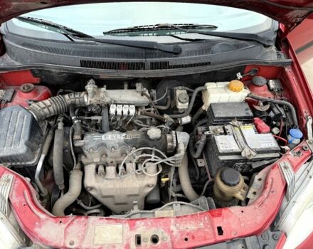 Красный Шевроле Авео, объемом двигателя 1.5 л и пробегом 327 тыс. км за 3600 $, фото 5 на Automoto.ua
